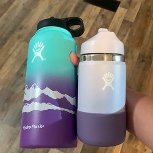 Hydro Flasks 32oz and 12oz